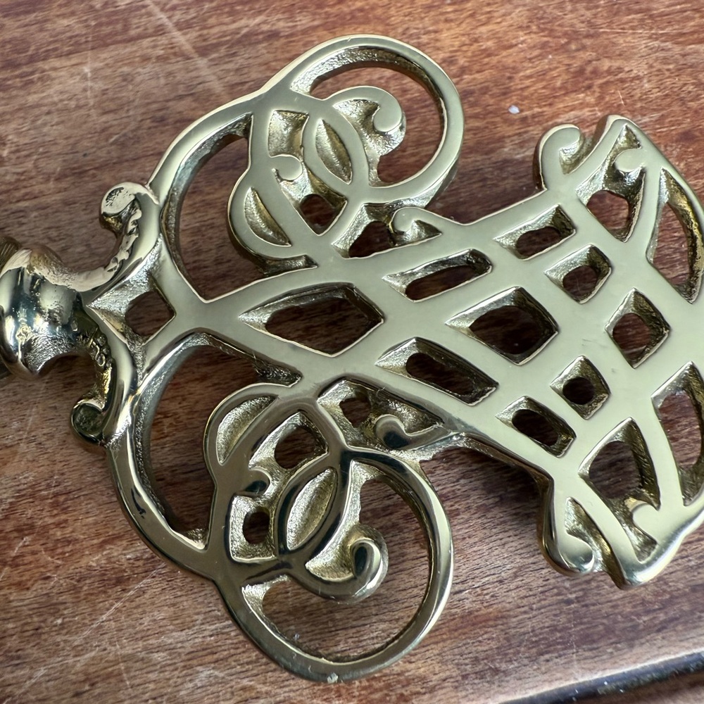 Decorative Virginia Metal Crafter Brass Key Paper Weight - Picture 5 of 9